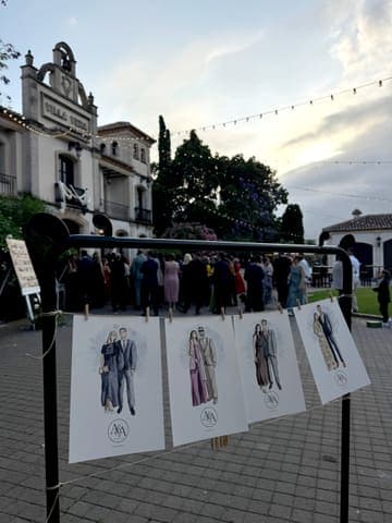 Ilustraciones expuestas en una boda